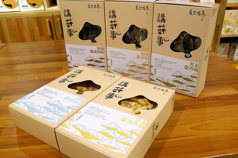 一箱150元(日本円約555円)。軽量で、保存期間も1年と長いのでお土産にぴったり。