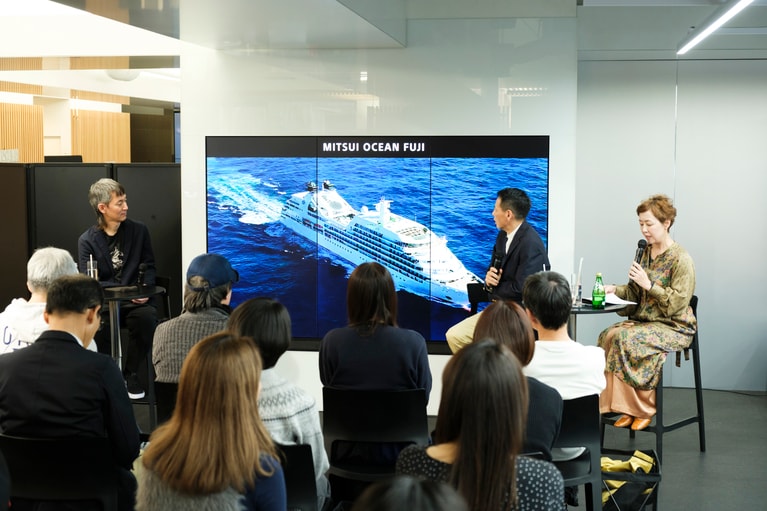 豪華寝台列車やクルーズ船など、移動時間を贅沢に味わえる旅の事例をスライドで紹介。