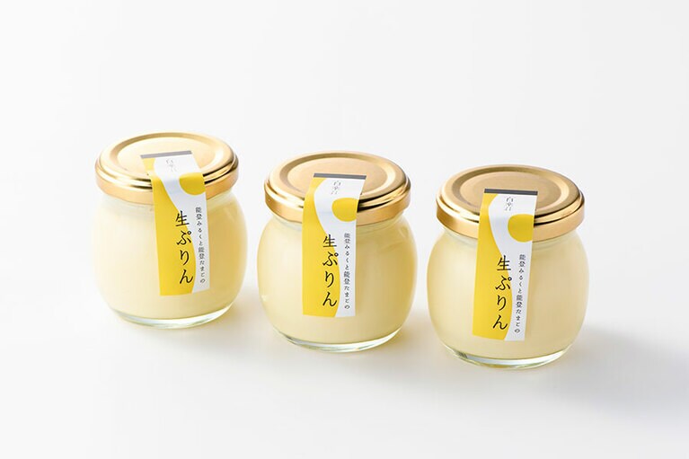 【石川】日本百景の宿 能登九十九湾 百楽荘の「能登みるくと能登たまごの生ぷりん」各500円(100g)。