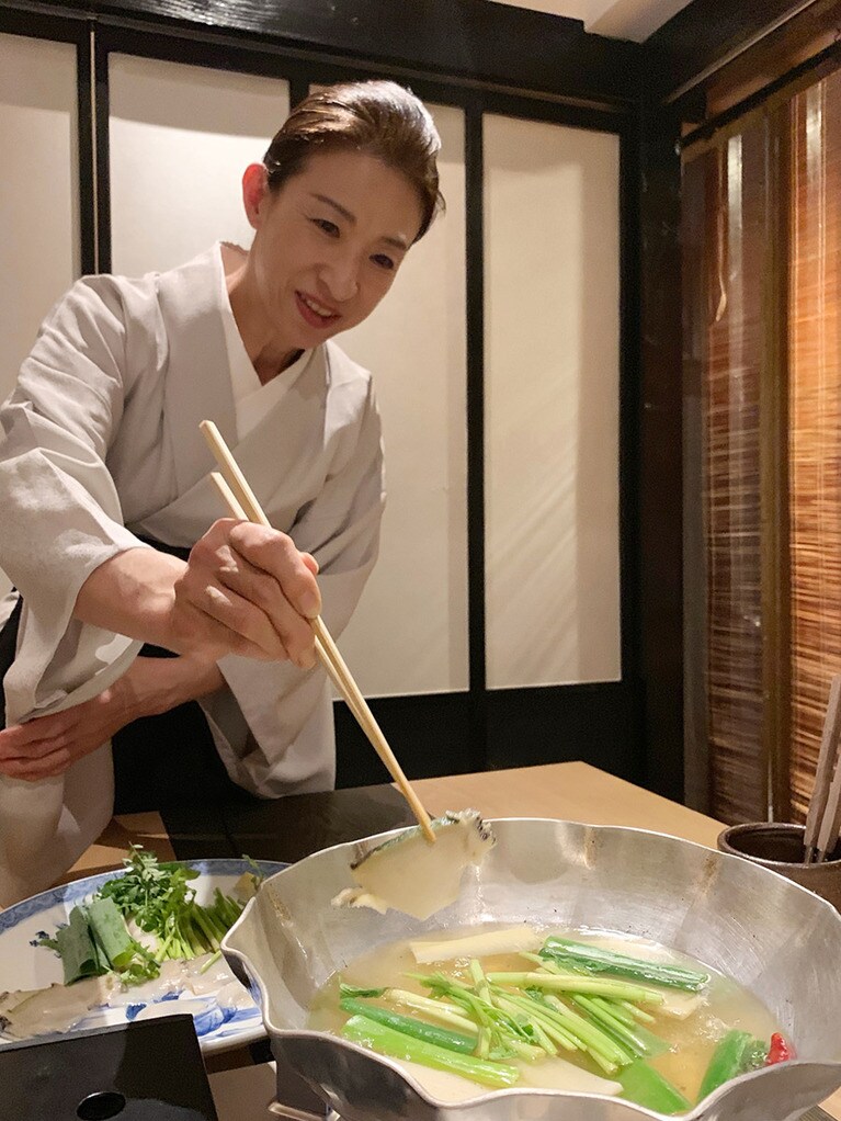 薄くスライスした鮑のしゃぶしゃぶの、お刺身でもなく、煮物でもない絶妙な食感に悶絶！