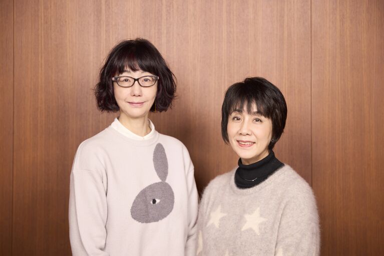 小池真理子さん（右）と川上弘美さん　©文藝春秋