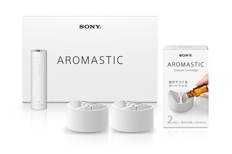 「アロマスティック」とカスタムカートリッジがセットになったギフトボックス 5,780円(税抜)