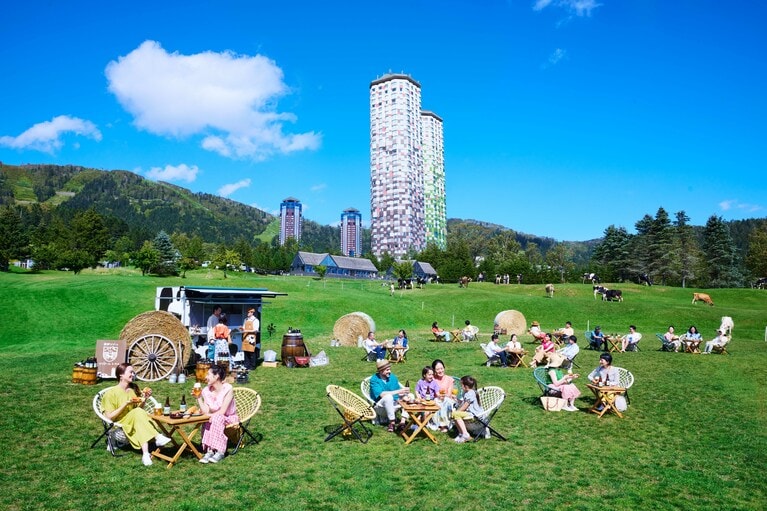 「ファームビアガーデン」では、特別なビール「MILK HOP」なども提供（2025年7月1日～8月31日）。