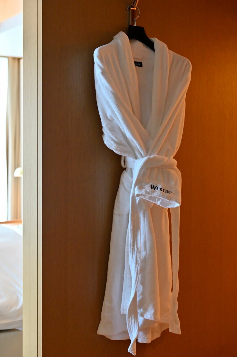 バスローブをはじめ、肌に触れるものすべてが、幸せな質感でうっとり…。