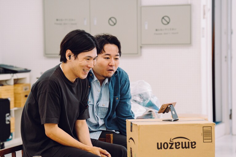 「忘れられてしまった記憶へ目を向けたい」ポッドキャスト演劇に挑戦するロロ・三浦直之が新作『まれな人』にかける思い。稽古風景。