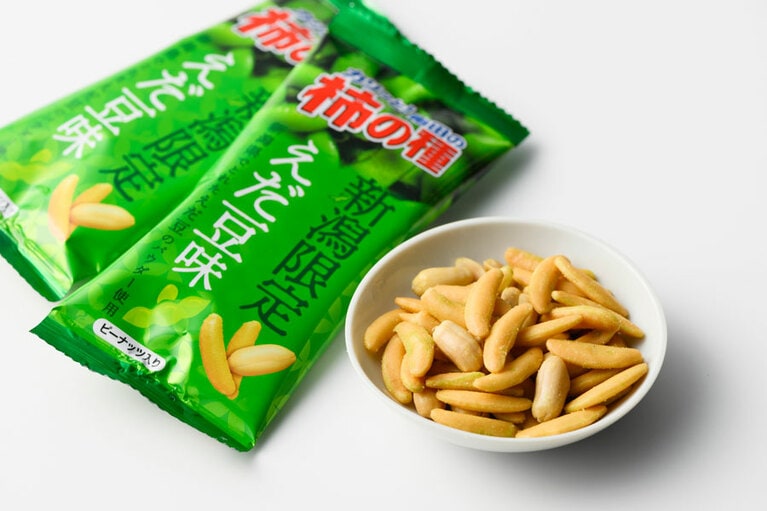 新潟限定 亀田の柿の種 えだ豆味 120g（20g×6個入り）637円／亀田製菓