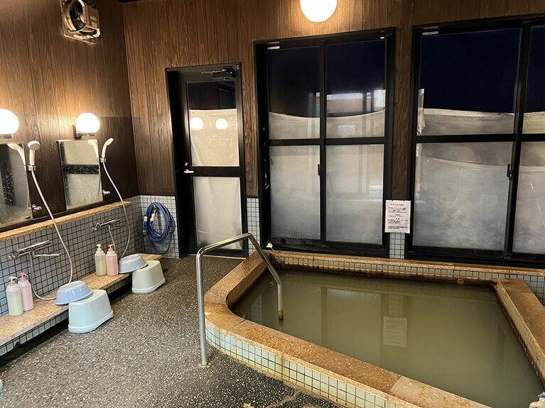 いちばん施設が整っている本村温泉。管理人さんも常駐。