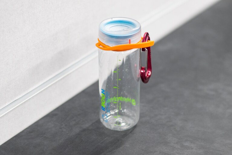 リーコン ツイスト＆シップ 750ml コンフェッティ