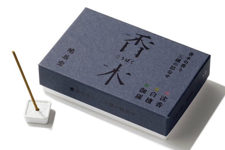 【第2位】「香木の香り 3種セット」白檀、沈香、伽羅のセット。香立て付き。各10本入り 5,720円／東京鳩居堂 銀座本店　写真＝釜谷洋史