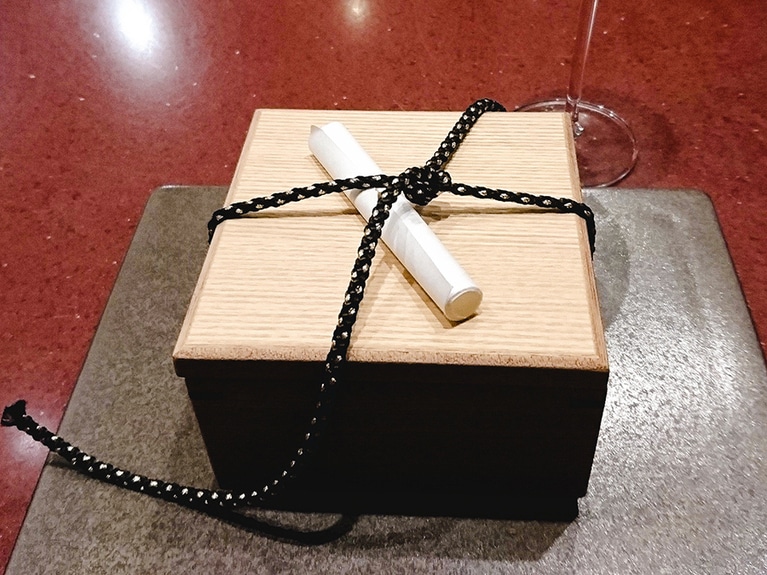 なにやら玉手箱のようなものが出てきた。