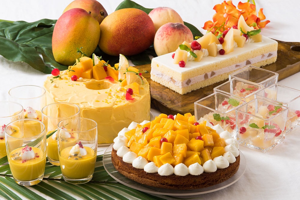 「マンゴーのふわふわシフォンケーキ」や「桃のショートケーキ」など、生菓子＆焼き菓子は全20種。