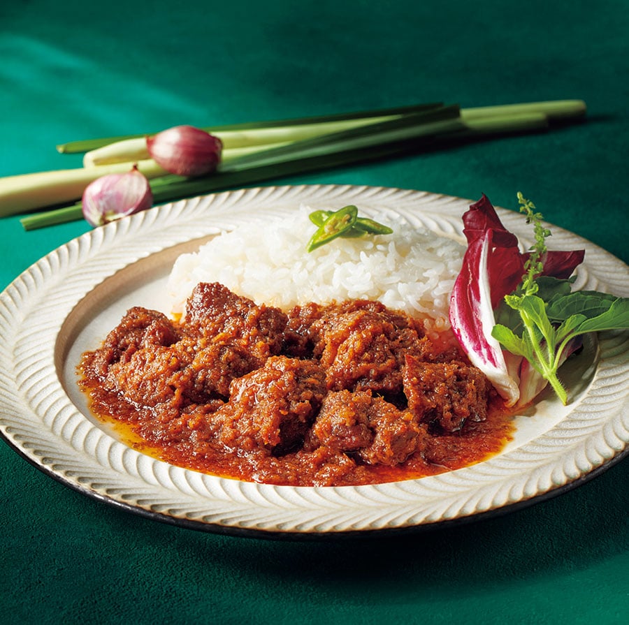 ナシレマだけでなく、濃厚スパイス煮込み「ビーフルンダン」のマレーシア料理もお歳暮ギフトに登場。すべてハラル食材で調理。