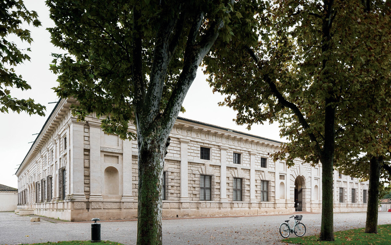 テ宮殿は中心部から徒歩圏内の場所にある。