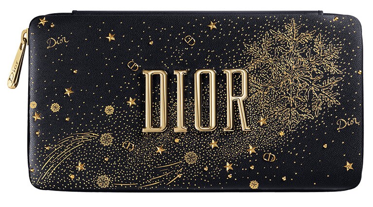 煌めくシーズンにふさわしいゴージャスなクラッチバッグ。