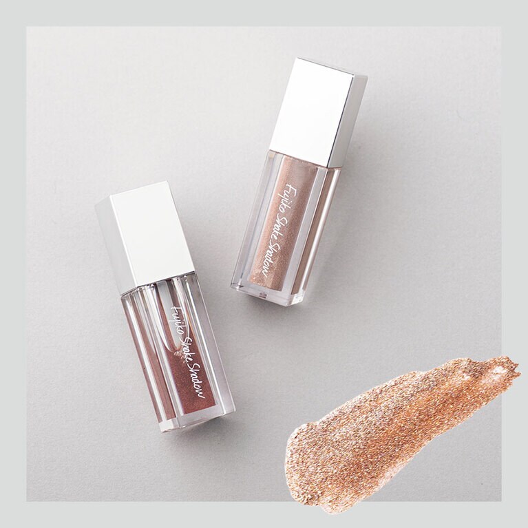 フジコ シェイク シャドウ。左から：11 リラックスパープル、10 アーバンベージュ 各1,280円／かならぼ