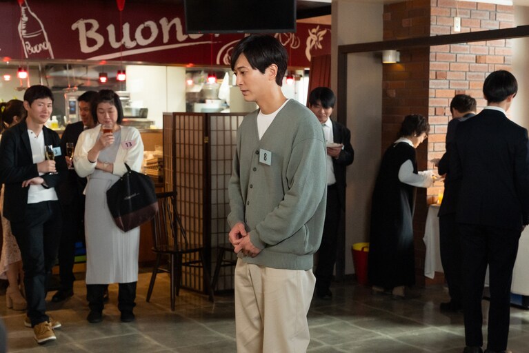 IMP.鈴木大河の“推し肌ケア”は朝晩のミルククレンジング。内側から溢れる美しさの秘訣は日々のメンテナンス。©「三人夫婦」製作委員会