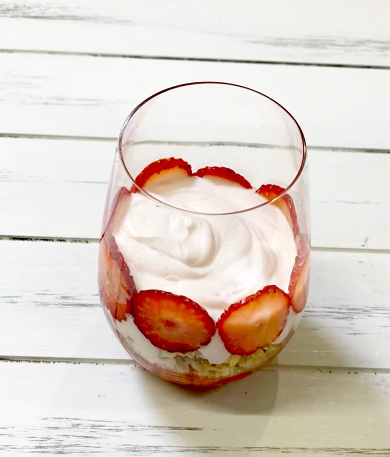 グラスに入れる。