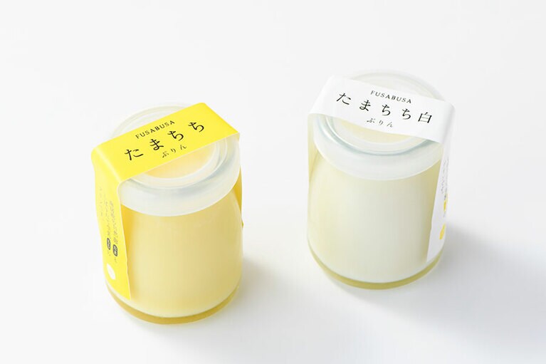 【千葉】左から：FUSABUSAの「たまちちぷりん」、「たまちち白ぷりん」各350円(90g)。