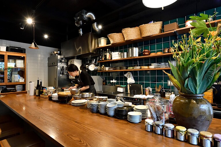 テーブルも2卓あり。