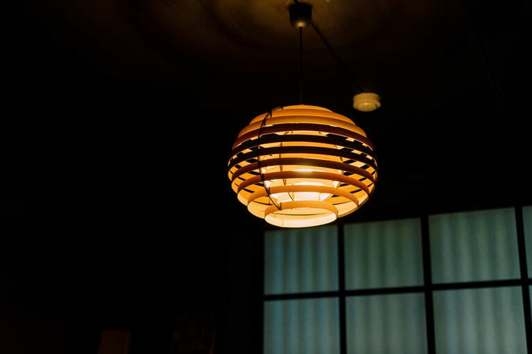 ほどよい明かりが眺めを際立たせる。