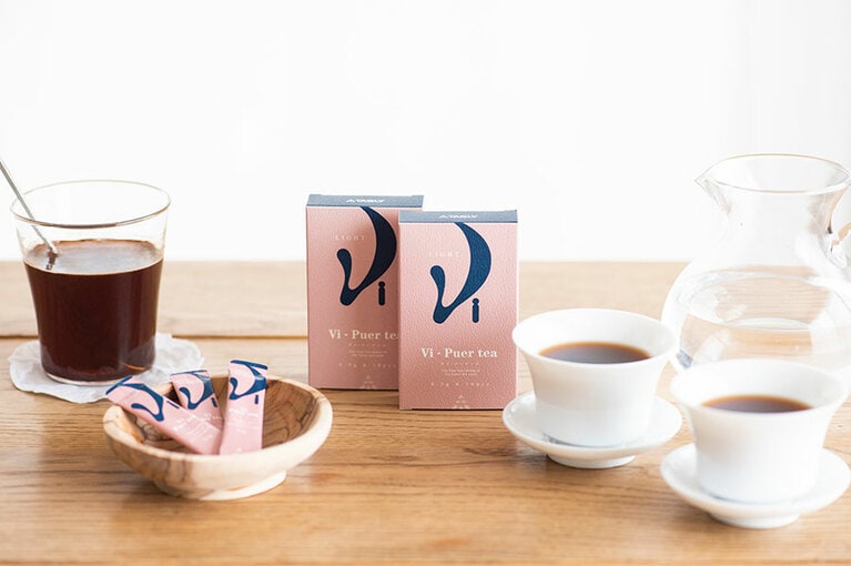 スティックタイプで持ち運びに便利。水やお湯にサッと溶けるから、場所を選ばず、飲みたいときにいつでも飲める。