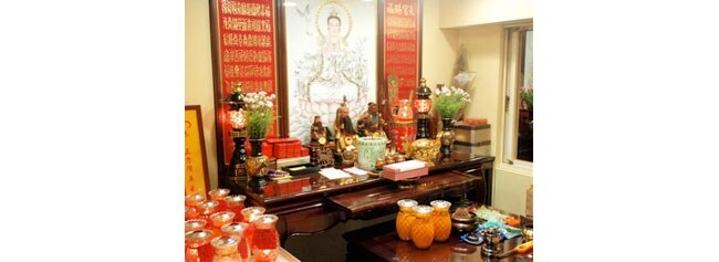 毎日先生が祈りをささげる祭壇。