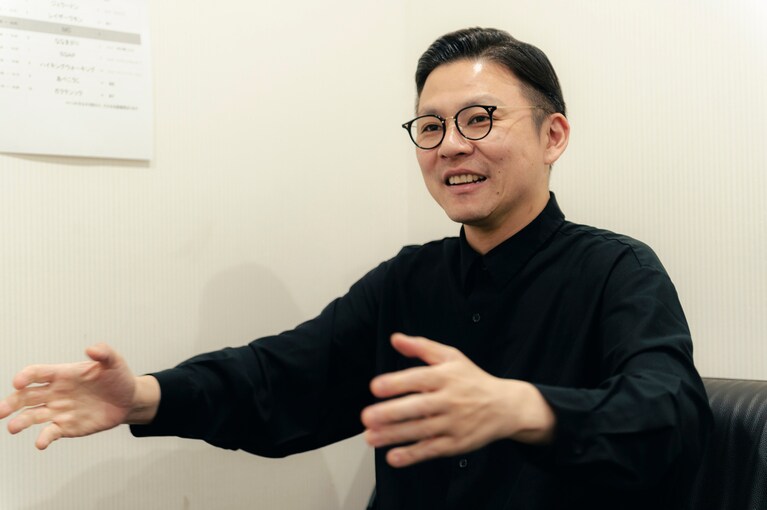 自由を語る笑顔の奥田さん。