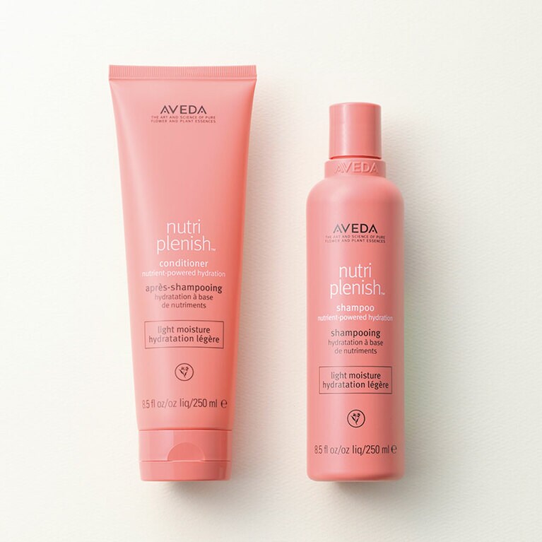左から：ニュートリプレニッシュ コンディショナー ライト 250mL 4,100円、同シャンプー ライト 250mL 3,900円／アヴェダ