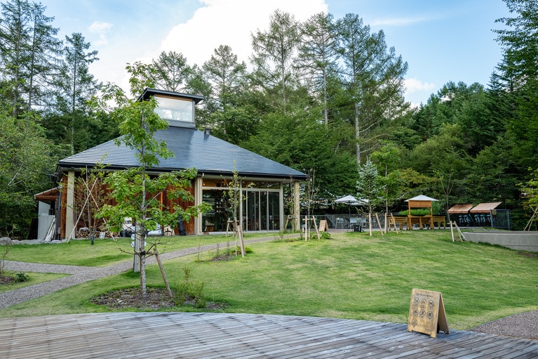 自然に囲まれた「TENOHA蓼科」。