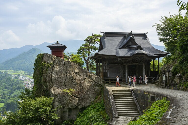 【山形県】宝珠山立石寺。