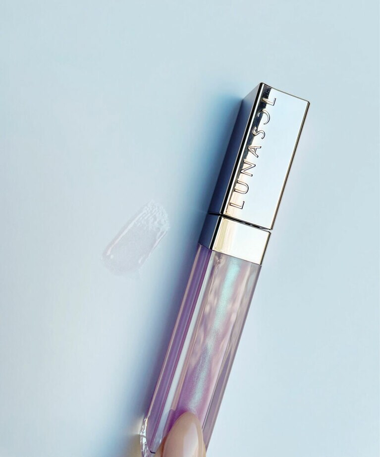 オーロラのように揺らめきながら輝く。