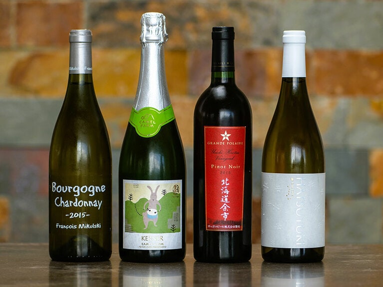 充実したワインコレクションもホテルの自慢。北海道産ワインも豊富。