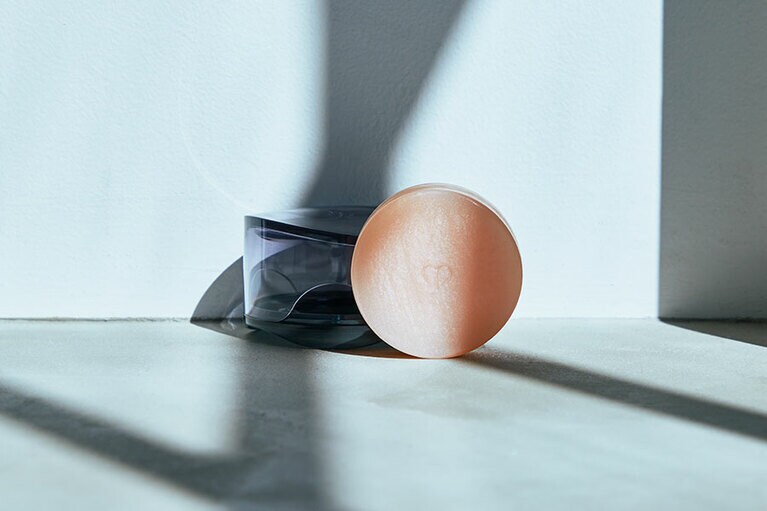 シナクティフ サボンn 100g 12,100円、レフィル 11,000円／クレ・ド・ポー ボーテ