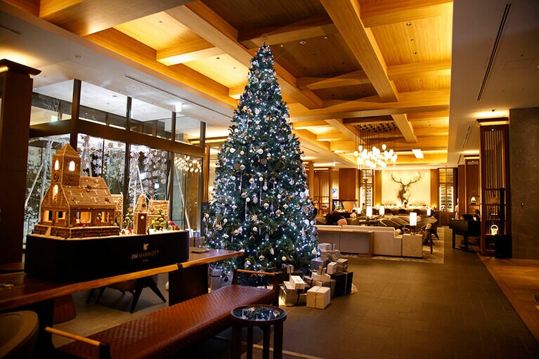 奥には奈良のシンボル、鹿が。