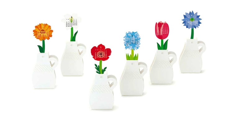 「フラワー カレンダー 2021」W7.6cm×H19.2cm×D2.2cm 2,200円。