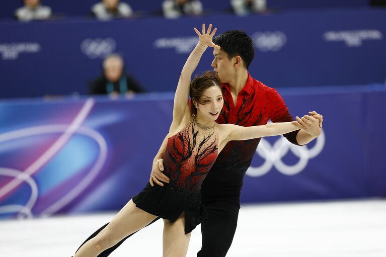 団体戦に挑むりくりゅう（三浦璃来、木原龍一）©JMPA