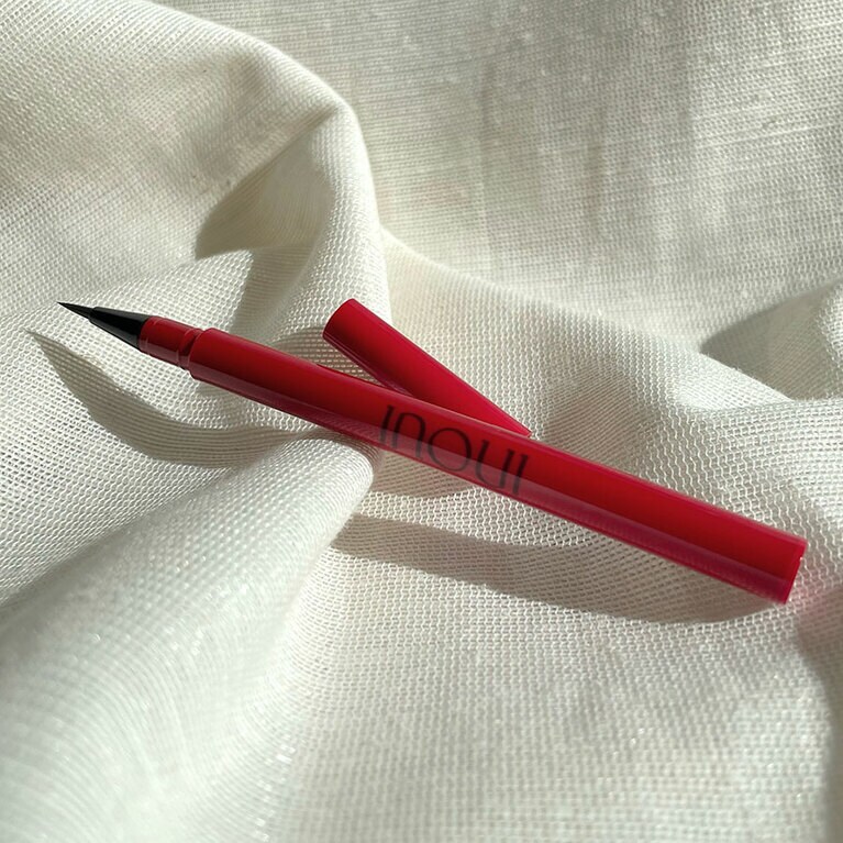 インウイ アイブロウリキッド 01　3,300円（編集部調べ）／資生堂