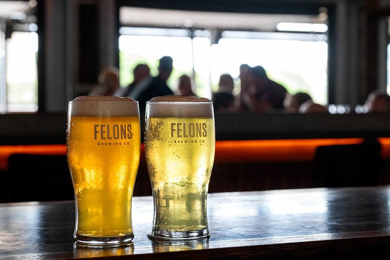 ビール各種 200ml 6ドル～。