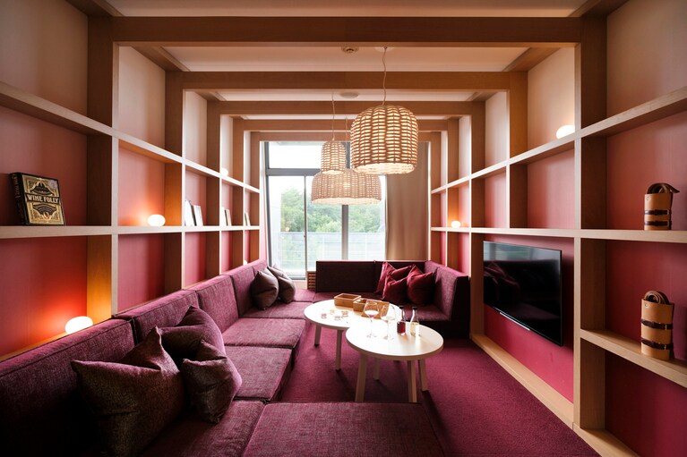 限定3室の「ワインスイートメゾネット」。2階のリビングには専用のワインセラーが。