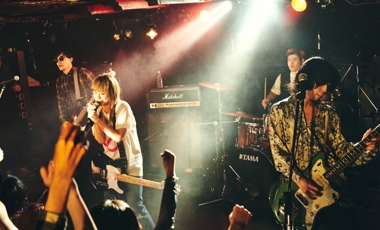 Ⓒ石黒正数・徳間書店／映画『ネムルバカ』製作委員会。秘訣は「挨拶」と「質問攻め」と「めげない心」。平祐奈の“スーパーコミュ力”3か条とは