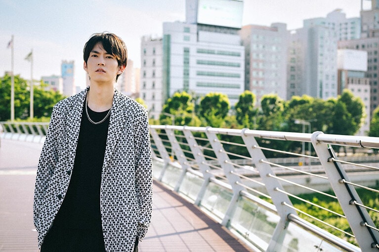 ドラマ「ヴィンチェンツォ」の第6話に登場したセッカン歩道橋。新吉(シンギル)駅と汝矣島（ヨイド）を繋ぐ歩行者専用橋になっている。