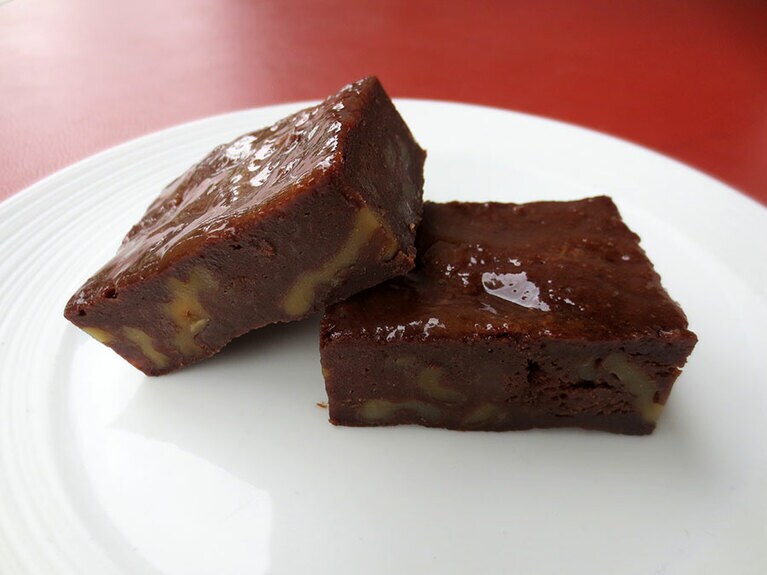 創業100周年の復刻版特別ケーキ「ブラウニー」600円。