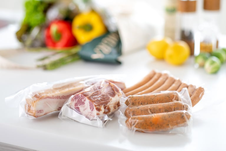 Cコース“ビジネスクラス”からパエリアのレシピをチョイス。同封のハガキを投函すると「イベリコ豚加工セット」が自宅に届く。