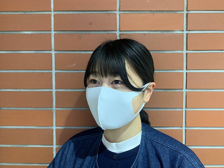 無印良品 繰り返し使えるマスク着用例。