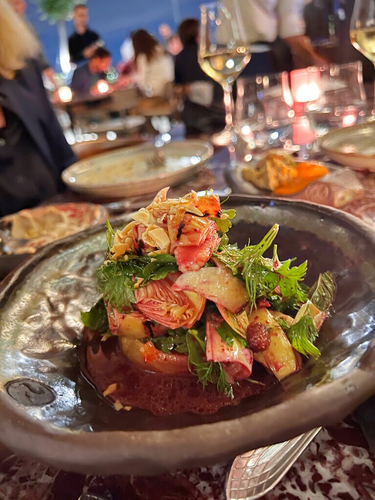 地中海の野菜たっぷりのサラダ。