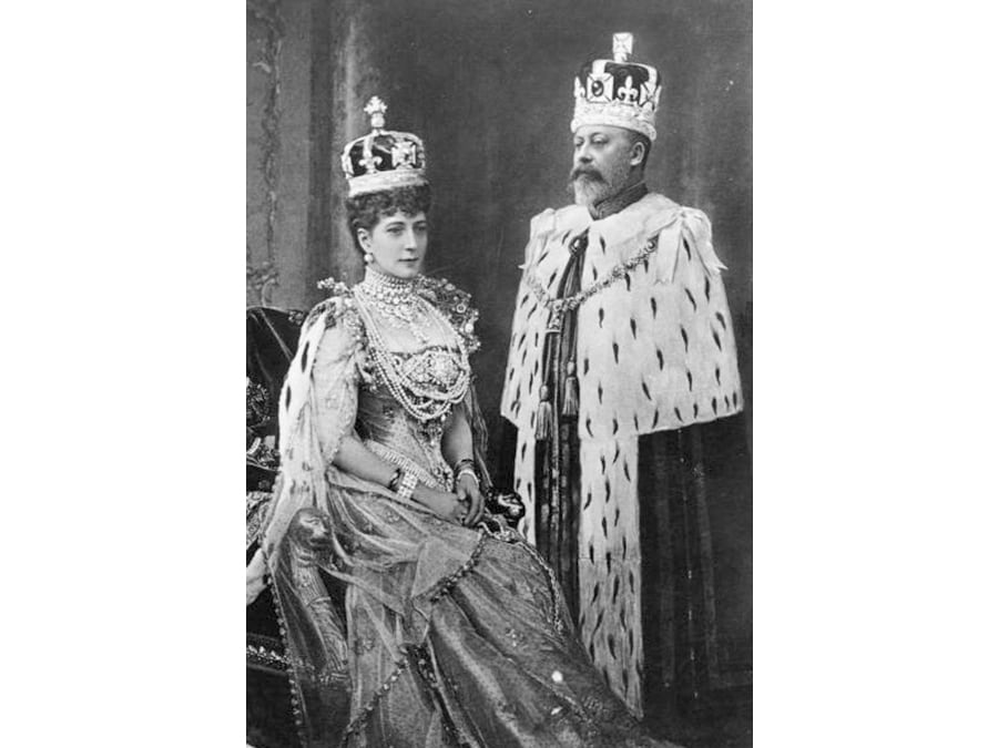 20世紀初頭、隆盛を極めた英国のエドワード7世とアレクサンドラ王妃。装いも常に話題だった。