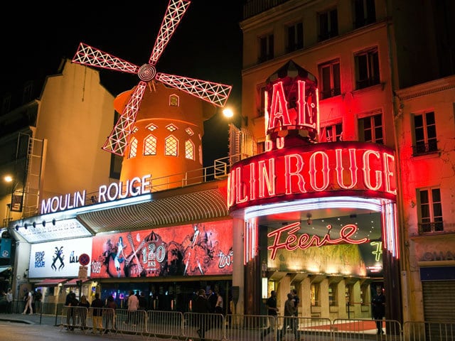 絢爛たるムーラン ルージュでパリのナイトライフを満喫 今日の絶景
