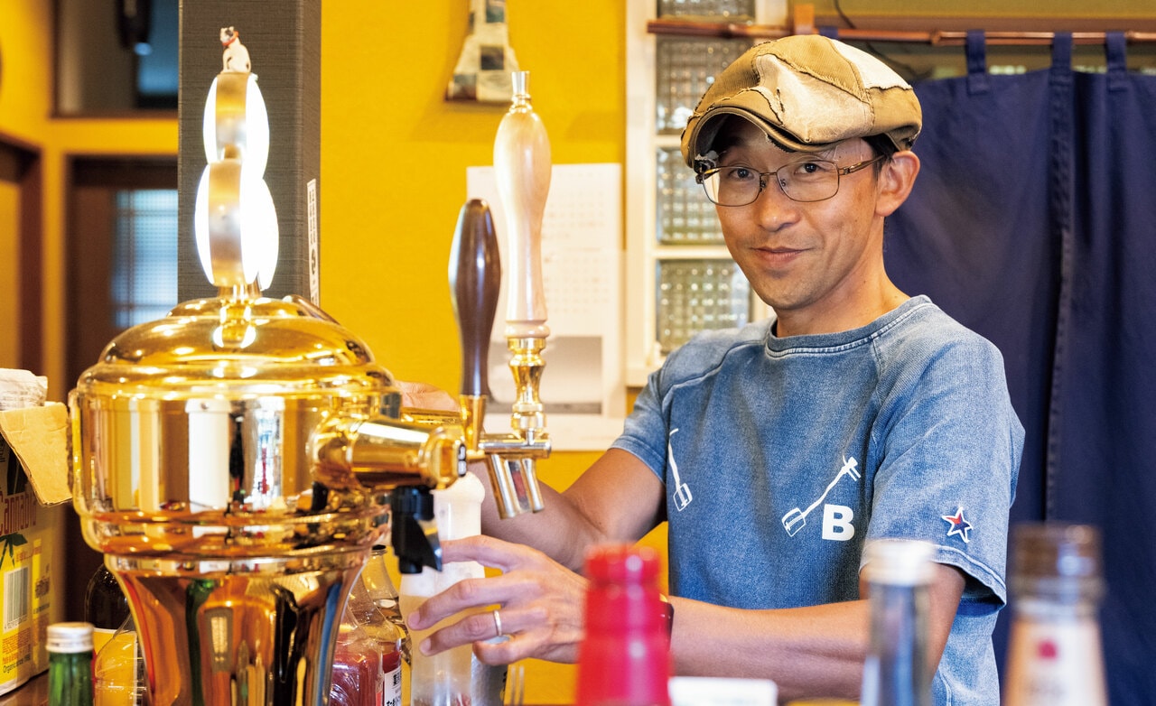 店主の岩﨑元吉士さんも笛を吹いて、音頭をとります。飛び入りや見学も大歓迎。