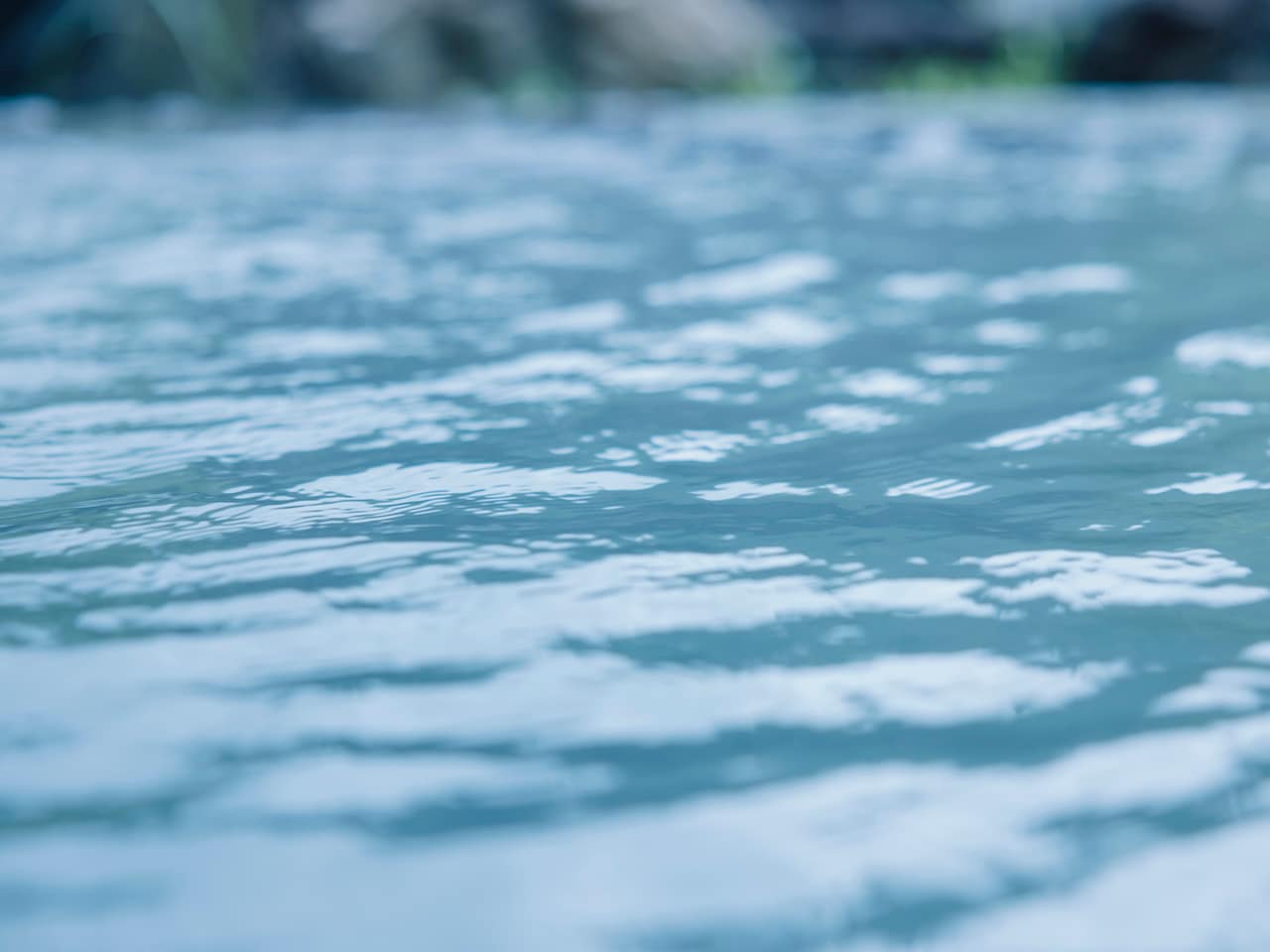 白濁したやさしい肌あたりながら、湯力抜群。