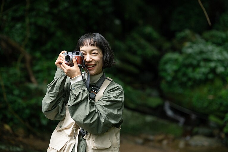 今回、銀河洞登山に行っていただいたKIKIさんは、モデルとしてはもちろんエッセイストや写真家としても活躍中。山登りは彼女にとってのライフワークであり、国内だけでなく海外の山も多く経験。お子さんが生まれてからは、家族で日帰りで登れる山を楽しむことが増えたそう。